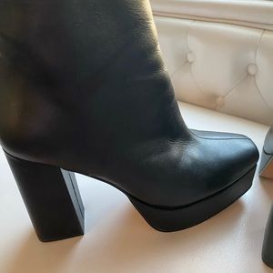 Lisa Vicky Black Platform Boots size 9 worn once